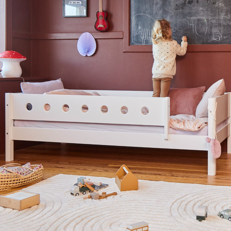 Daybed w/front safety rail 200x90cm F.Wht.+Rail F.Wht.
