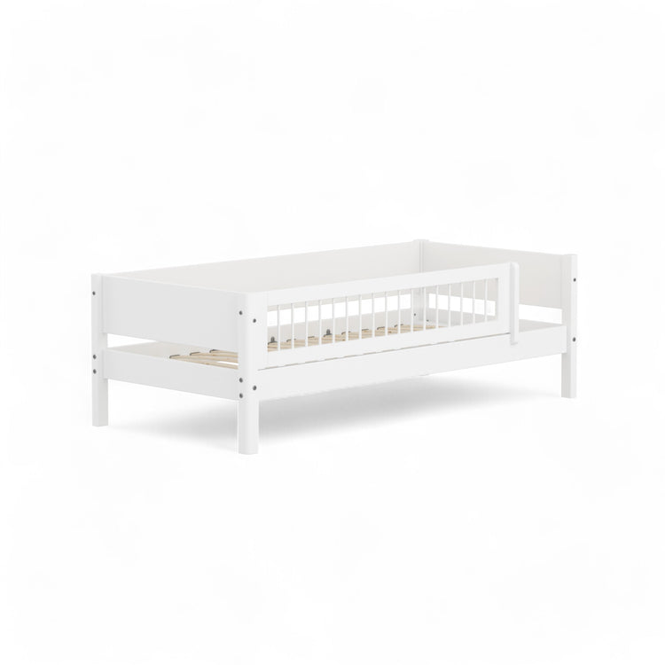 Flexa. Κρεβάτι White χαμηλό με γύρω προστατευτικά "bars"