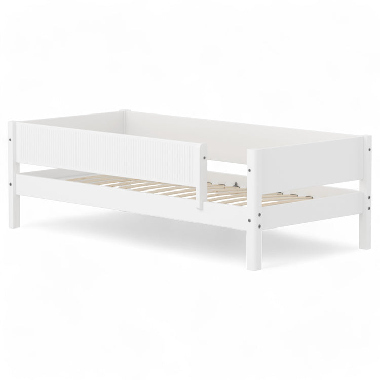 Daybed w/front safety rail 200x90cm Grooves F.Wht.
