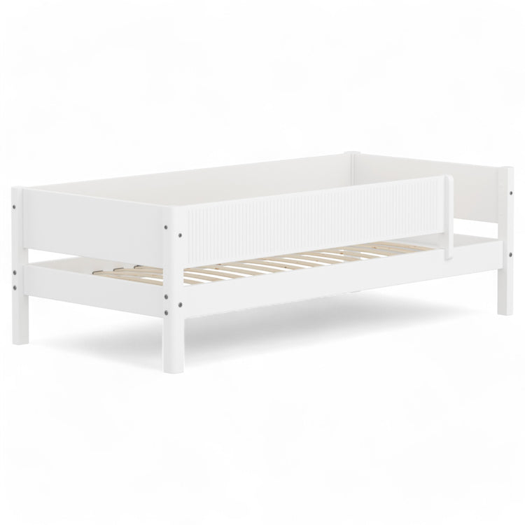 Daybed w/front safety rail 200x90cm Grooves F.Wht.