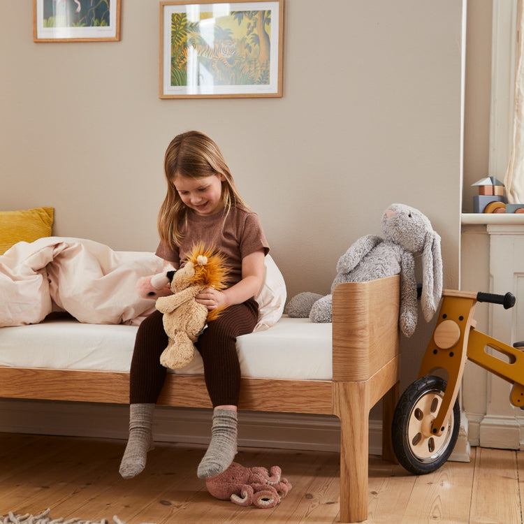 Junior bed 150x70 Oak Clear lacq. Curved headboards