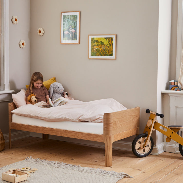 Junior bed 150x70 Oak Clear lacq. Curved headboards