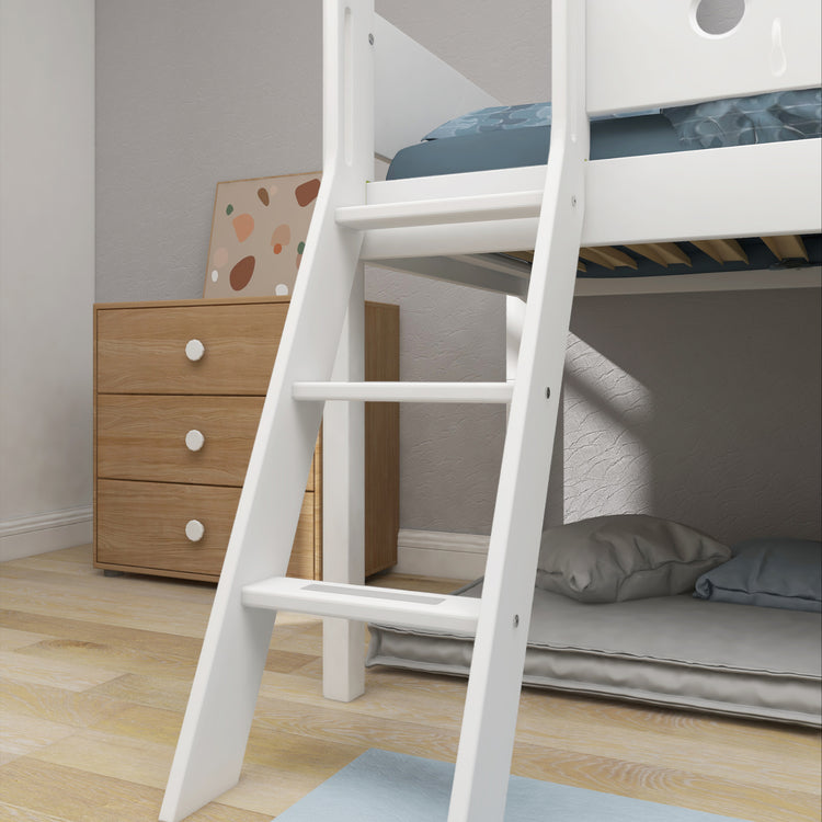 Mid sleeper WHITE 200x90 Sl. ladder & Tree hut Oak window