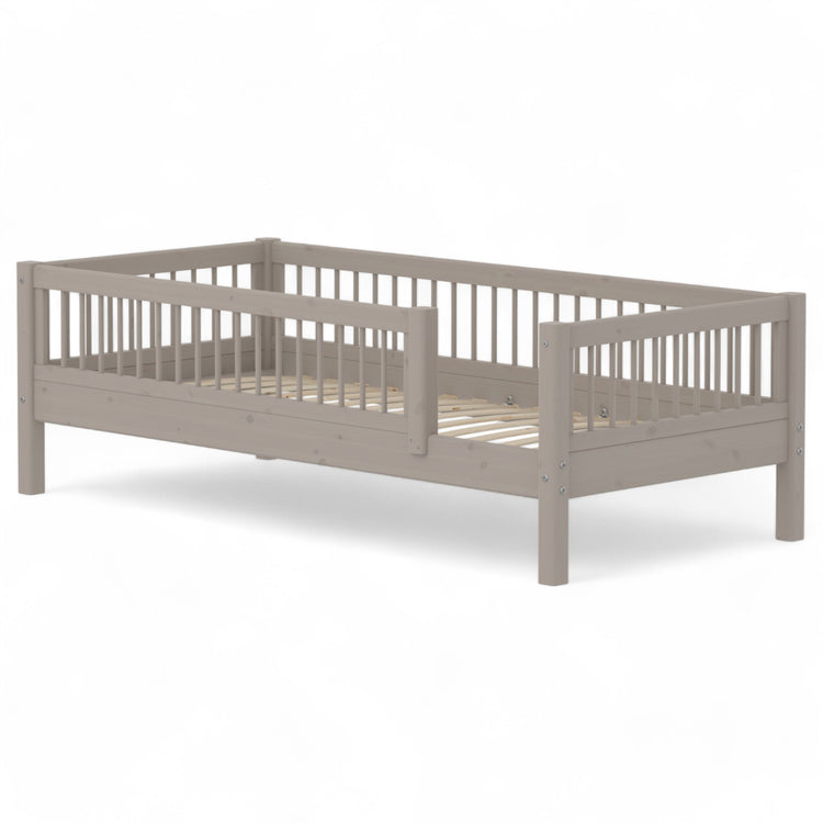 Single bed w. bars 3/4 front-back bars White. W 200x90