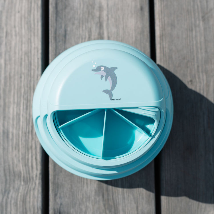 CARL OSCAR. SnackDISC™ Lunch box O15cm Dolphin - Blue
