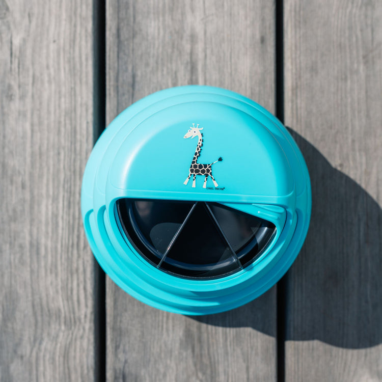 CARL OSCAR. MiniDISC™ Lunch box O12cm Giraffe - Turquoise