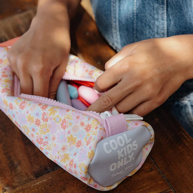 HELLO HOSSY. Retro Flowers Pencil Case