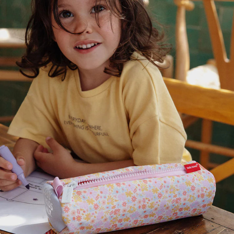 HELLO HOSSY. Retro Flowers Pencil Case
