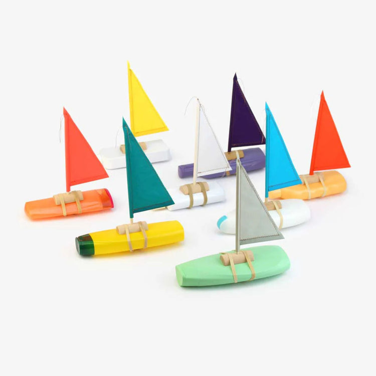 IKONIC. Floris Hovers Bottle Boat Yellow