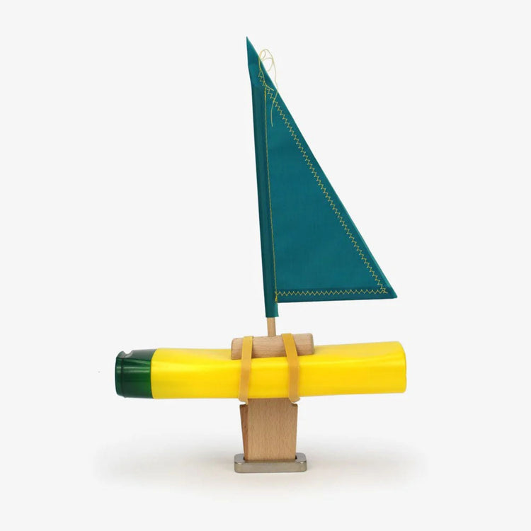 IKONIC. Floris Hovers Bottle Boat Green