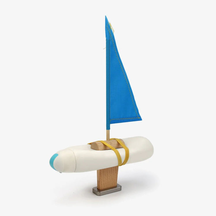 IKONIC. Floris Hovers Bottle Boat Blue
