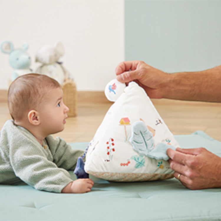 PETITES CHANSONS. Fabric sound activity triangle