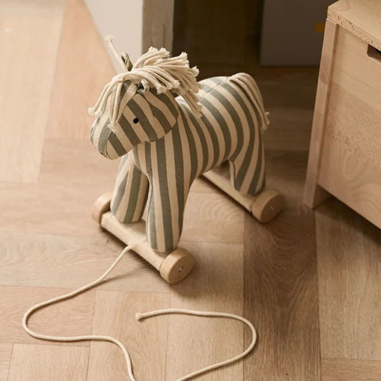 KIDS CONCEPT. Pull along horse Sam AIDEN