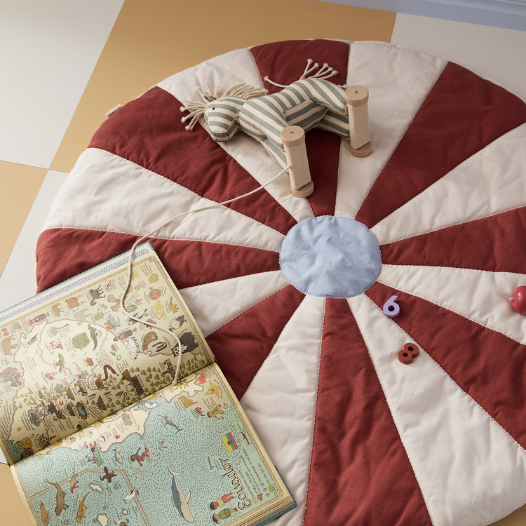 KIDS CONCEPT. Χαλάκι παιχνιδιού για σκηνή Circus (κόκκινο-λευκό)