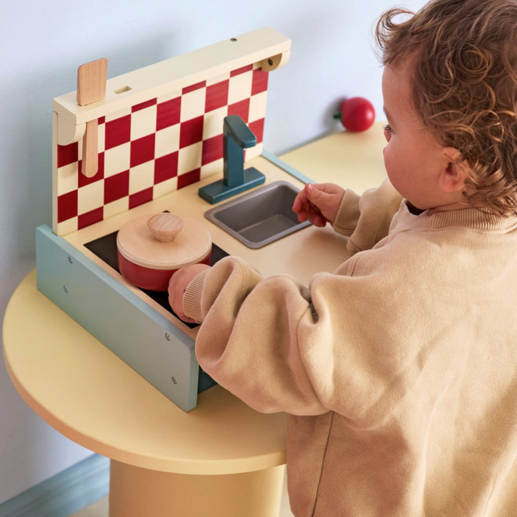 KIDS CONCEPT. Ξύλινο φορητό κουζινάκι παιχνιδιού (πράσινο)
