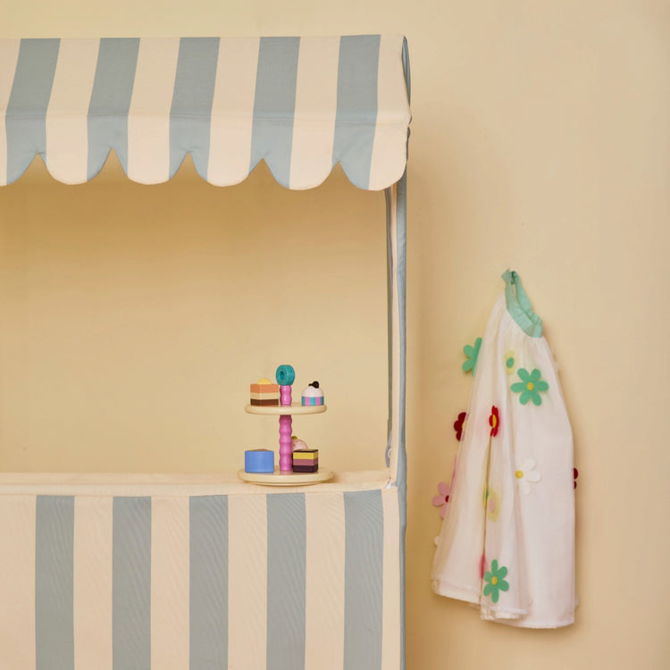 KIDS CONCEPT. Ξύλινος δίσκος με κεκάκια