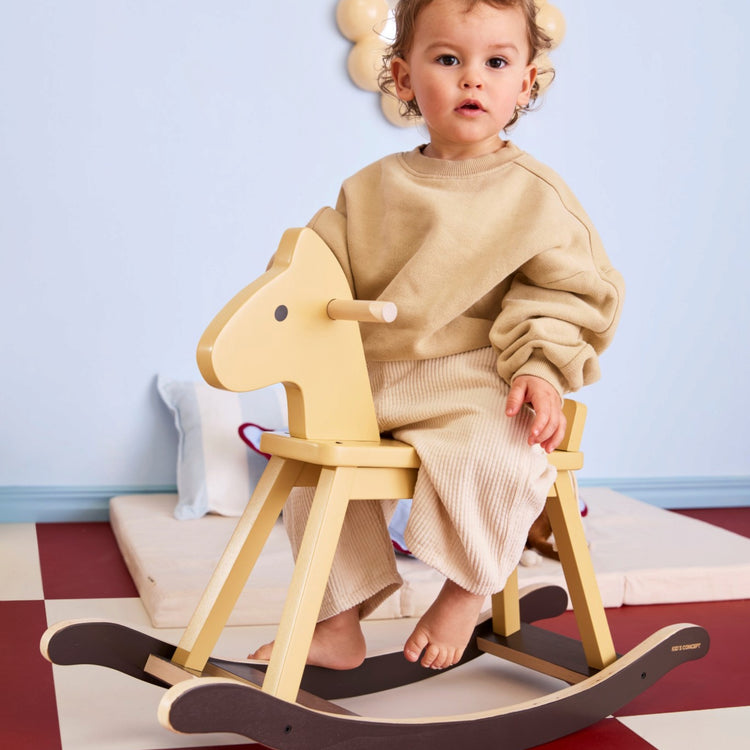 KIDS CONCEPT. Ξύλινο κουνιστό αλογάκι (μελί)