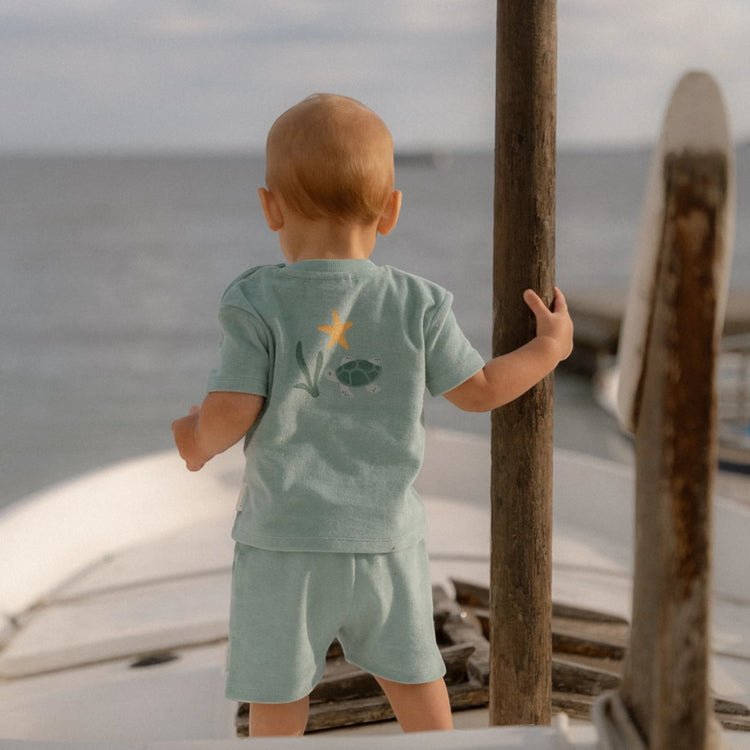 LITTLE DUTCH. Σετ μπλουζάκι και κοντό παντελονάκι Seashells and Stripes Surf Blue