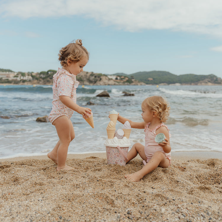 LITTLE DUTCH. Ολόσωμο μαγιό με βολάν Dreamy Seashells