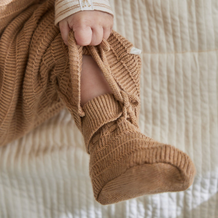 LITTLE DUTCH. Knitted booties Soft Tan