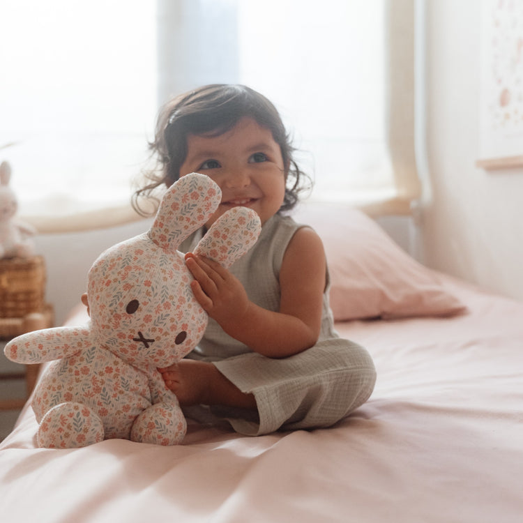 LITTLE DUTCH. Miffy Cuddle all-over print 30 cm - Lucky Blossom GRS