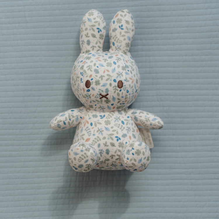 LITTLE DUTCH. Miffy Cuddle all-over print 20 cm - Lucky Leaves GRS