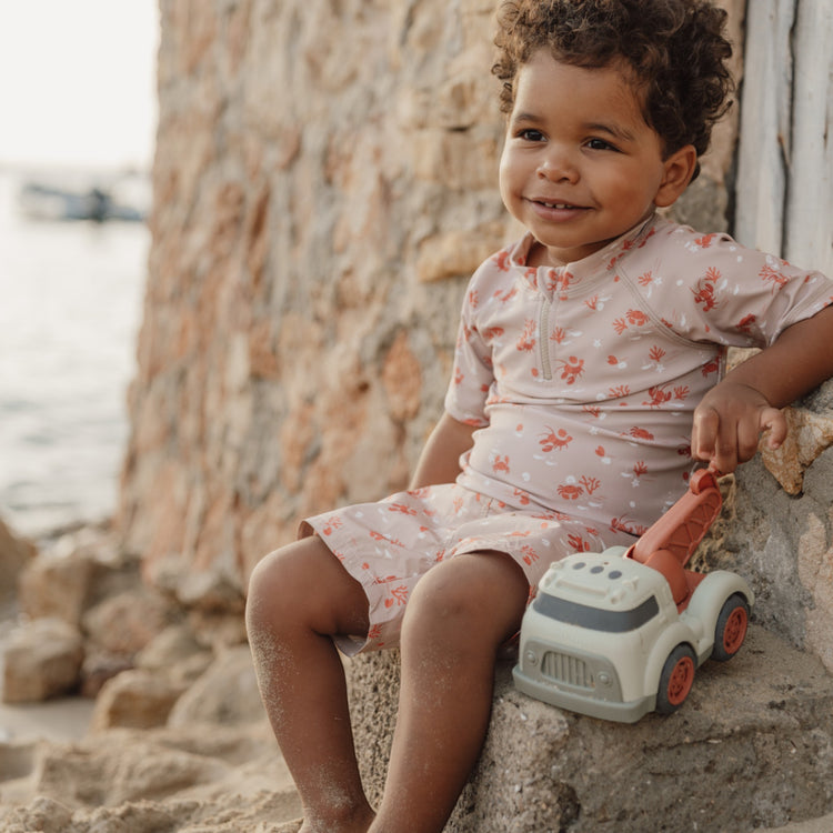LITTLE DUTCH. Φορτηγάκι με ρυμουλκό Fresh Greens 17 εκ.