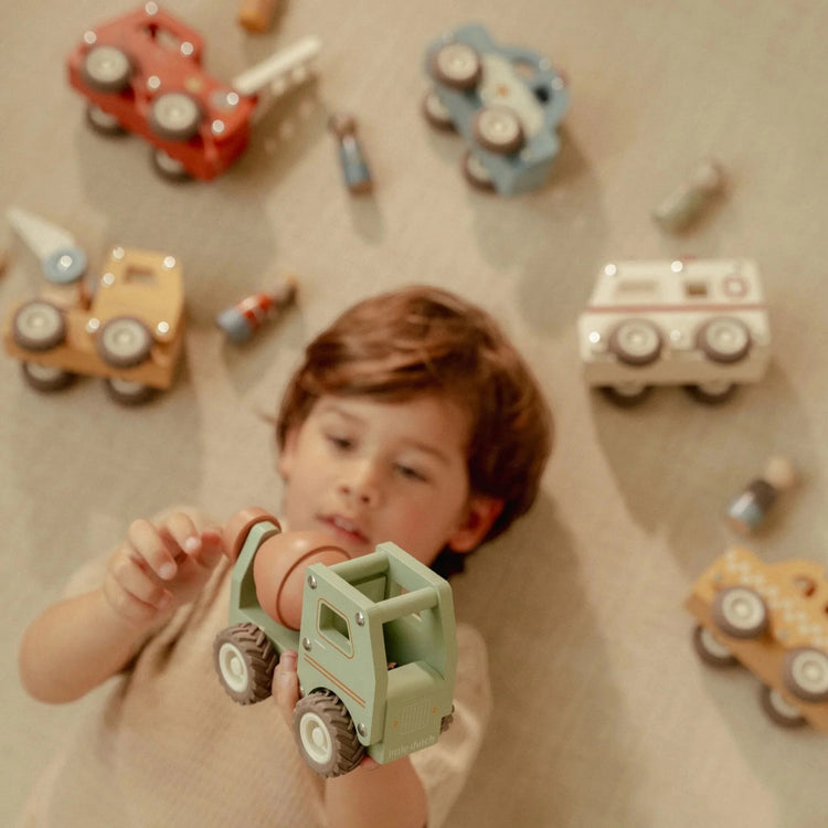 LITTLE DUTCH. Cement truck FSC