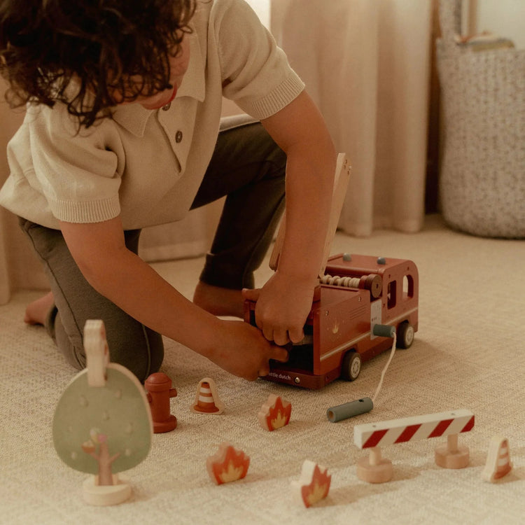 LITTLE DUTCH. Fire truck set FSC
