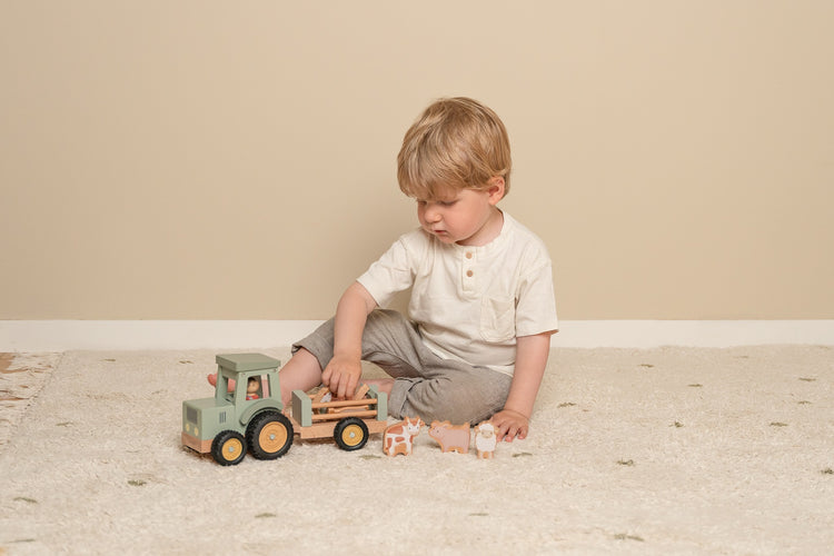 LITTLE DUTCH. Tractor with trailer Little Farm FSC