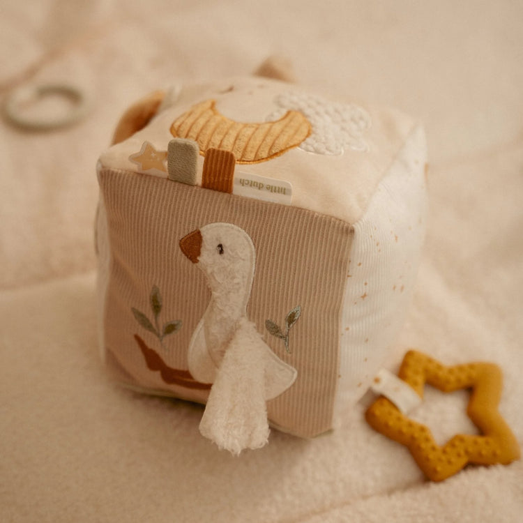 LITTLE DUTCH. Υφασμάτινος κύβος δραστηριοτήτων Newborn Naturals GRS