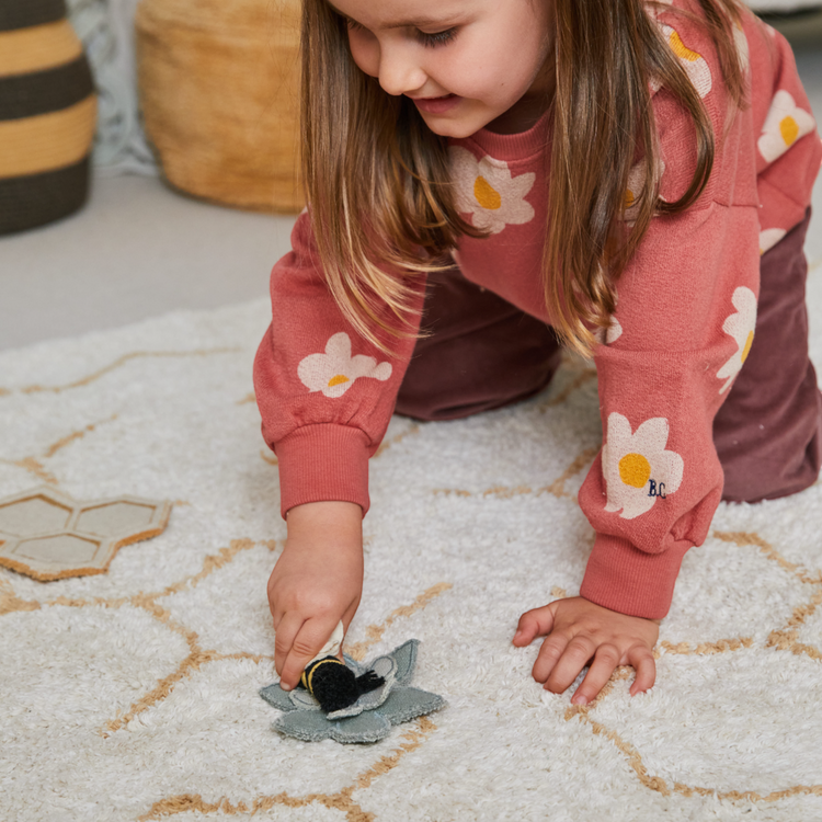 Lorena Canals. Play rug Pollination 90 x 130 cm