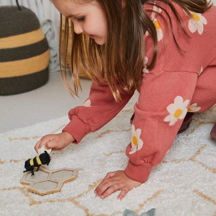 Lorena Canals. Play rug Pollination 90 x 130 cm