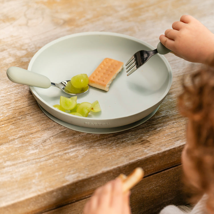 MEALTIME. Σετ παιδικό κουτάλι & πιρούνι από ανοξείδωτο ατσάλι (πράσινο)