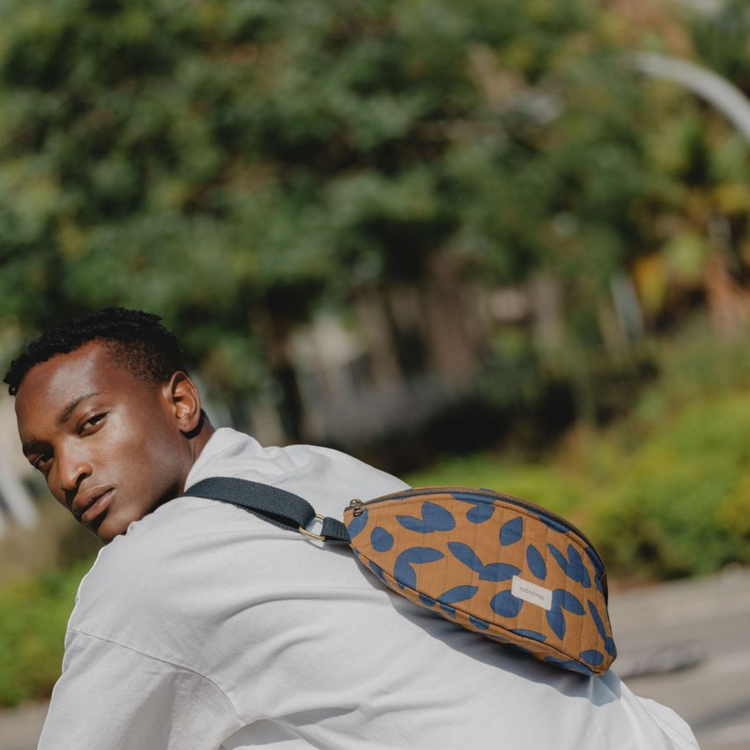 PARIS-TOKYO. Fanny Pack 31x20x10 Blue Leaves