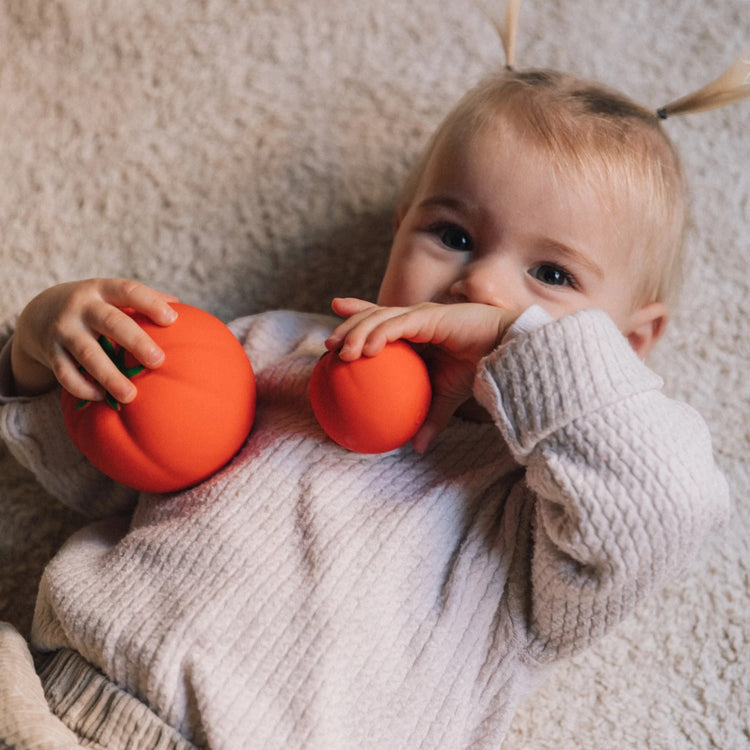 OLI&CAROL. Baby Sensory Balls Veggie Salad