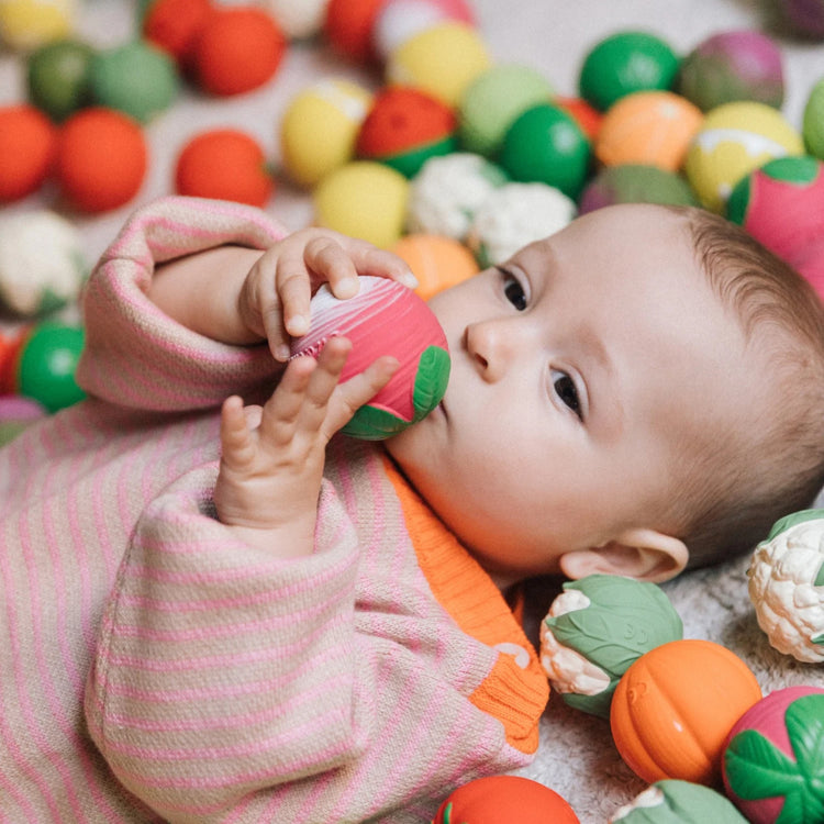 OLI&CAROL. Baby Sensory Balls Veggie Salad