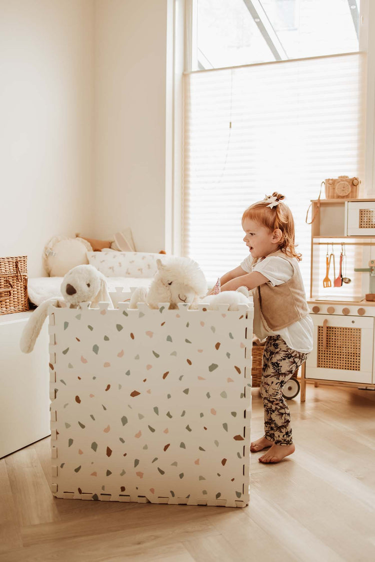 PLAY&GO. EEVAA playmat - puzzle - storage box - Village