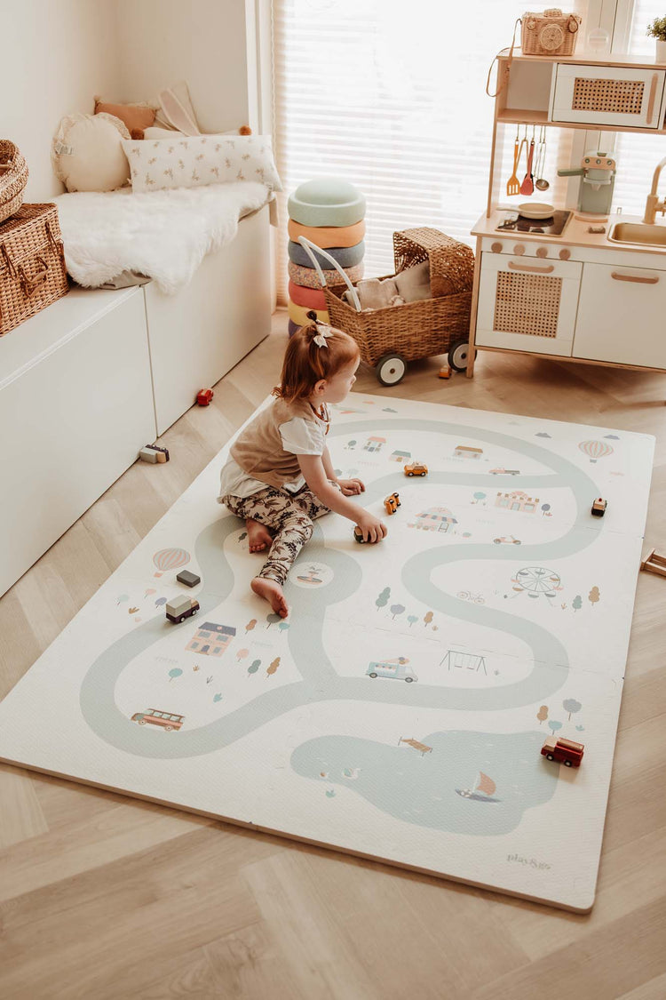 PLAY&GO. EEVAA playmat - puzzle - storage box - Village
