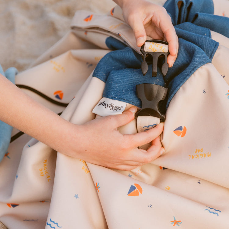 PLAY&GO. 2 in 1 storage bag and playmat. Outdoor Magical Days