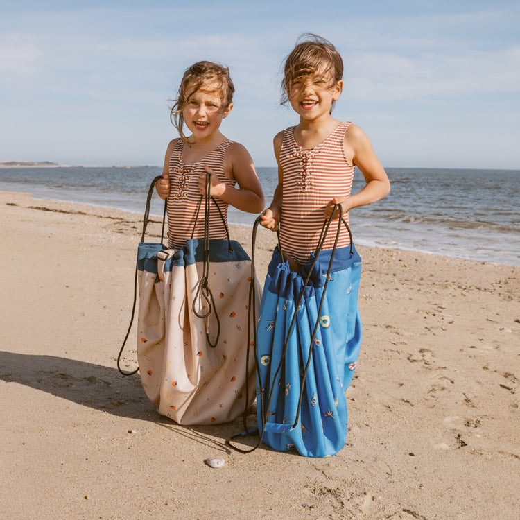 PLAY&GO. 2 in 1 storage bag and playmat. Outdoor Magical Days