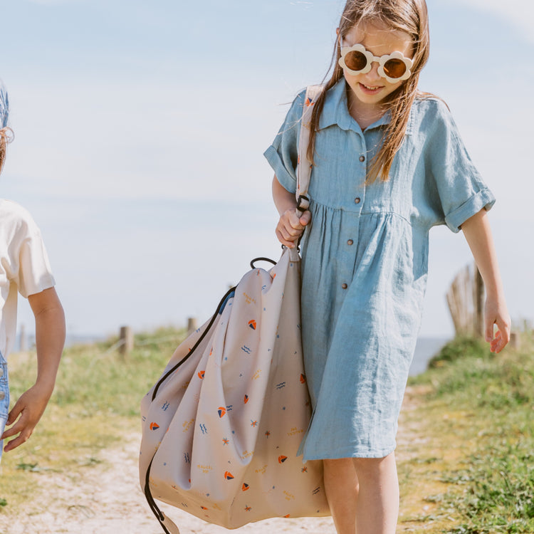 PLAY&GO. 2 in 1 storage bag and playmat. Outdoor Magical Days
