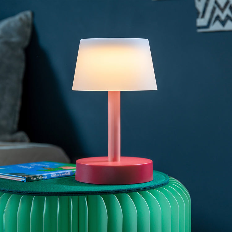 REMEMBER. Table lamp Fritz coral