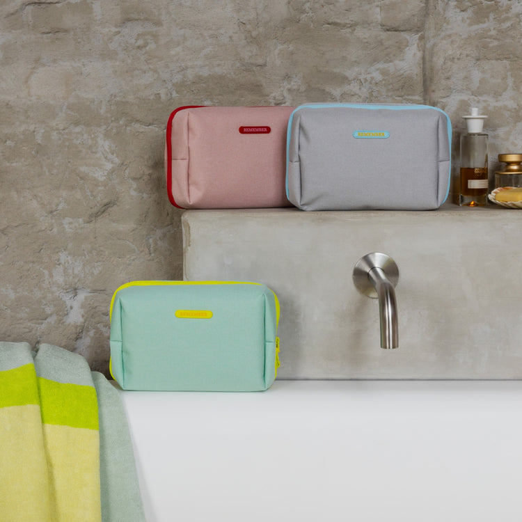 REMEMBER. Washbag Ocean