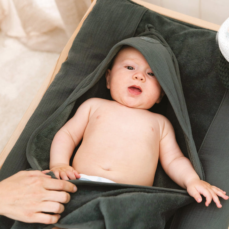 LUNA & AXEL. Baby Bath Towel with Hood and Wash Mitt Set