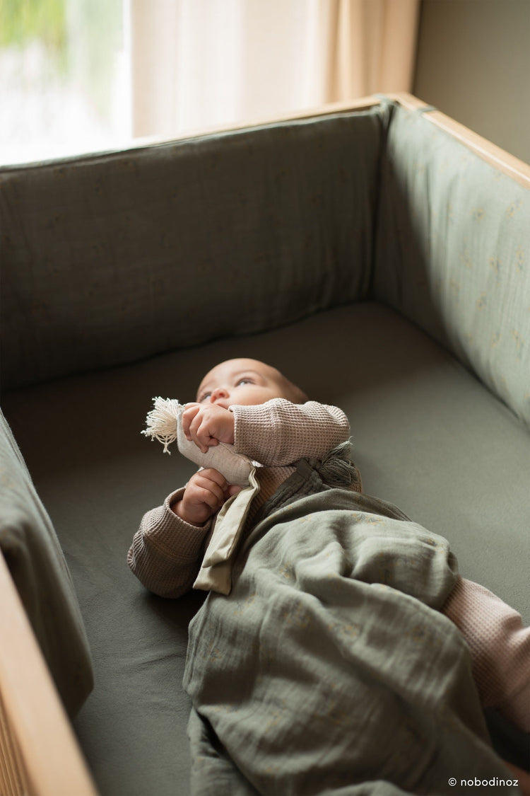 WABI SABI. Zipped cot bumper plain Vetiver