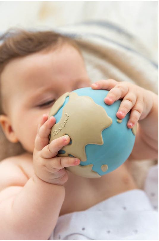 OLI&CAROL. Natural Rubber Teether Globe Earthy the Ball.