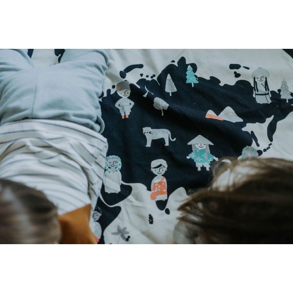 PLAY&GO. 2 in 1 storage bag and playmat. Worldmap