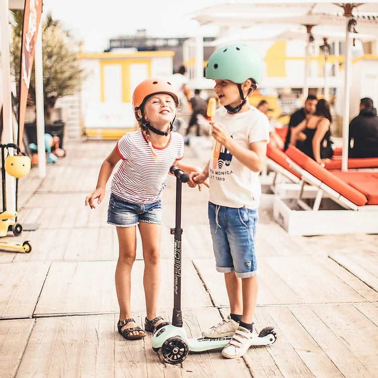 Scoot and Ride. Helmet kiwi